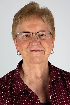 Lucy Porter headshot