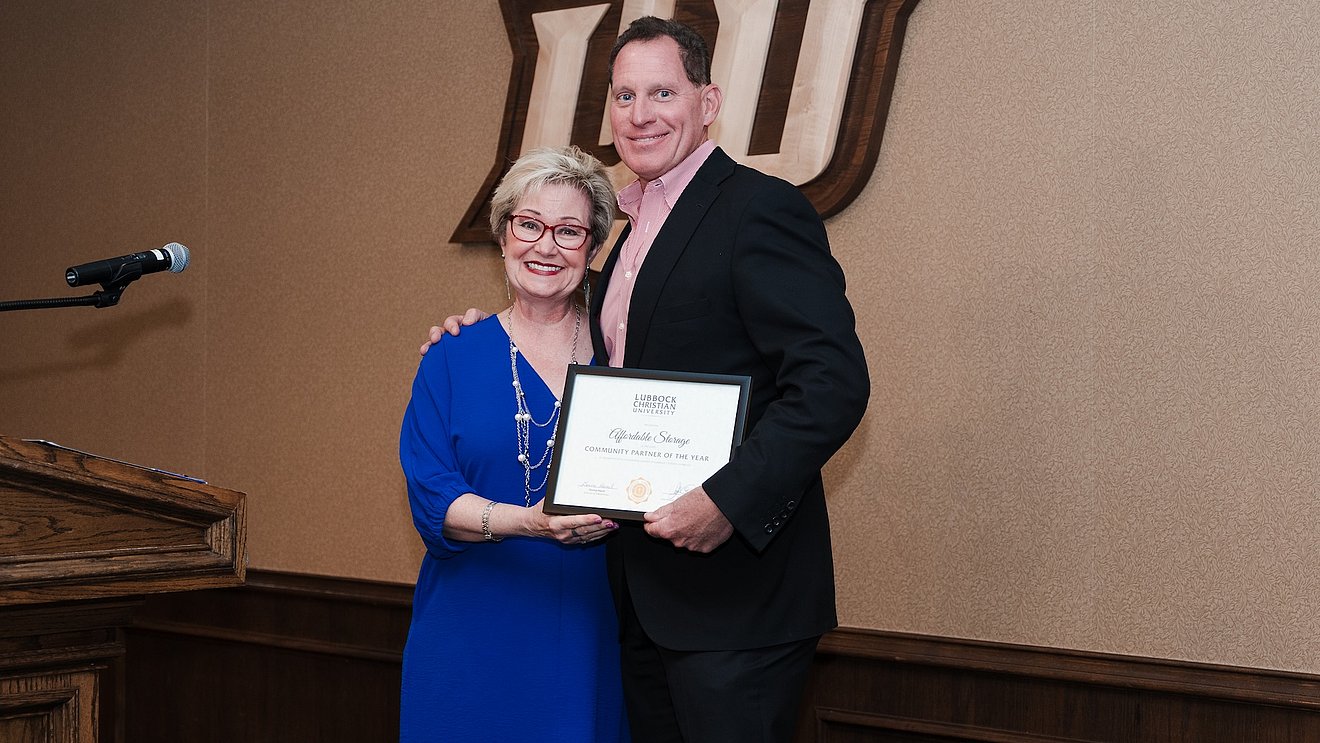 Donna Hammil presenting Michael Postar with the Community Partner of the Year award