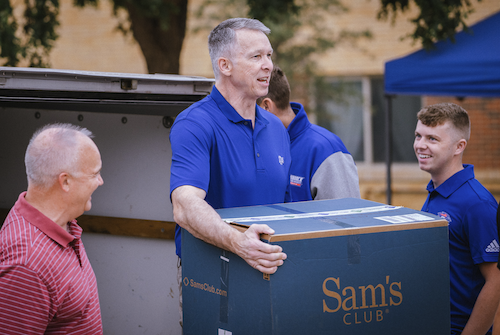 President Scott McDowell helps move students into the residence halls